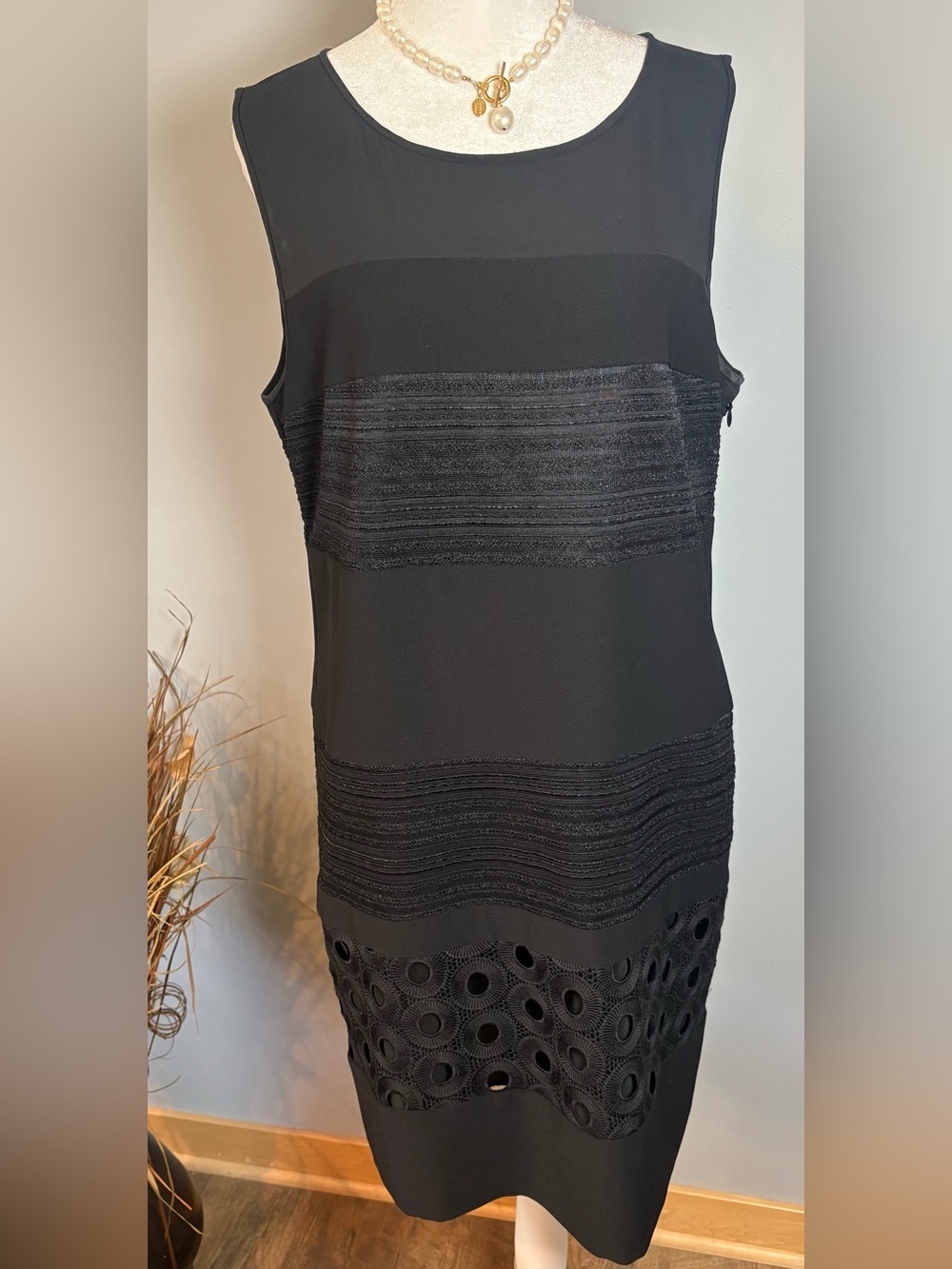 Trina Turk Black Sleeveless Sheath Dress Eyelet Detail Size 12